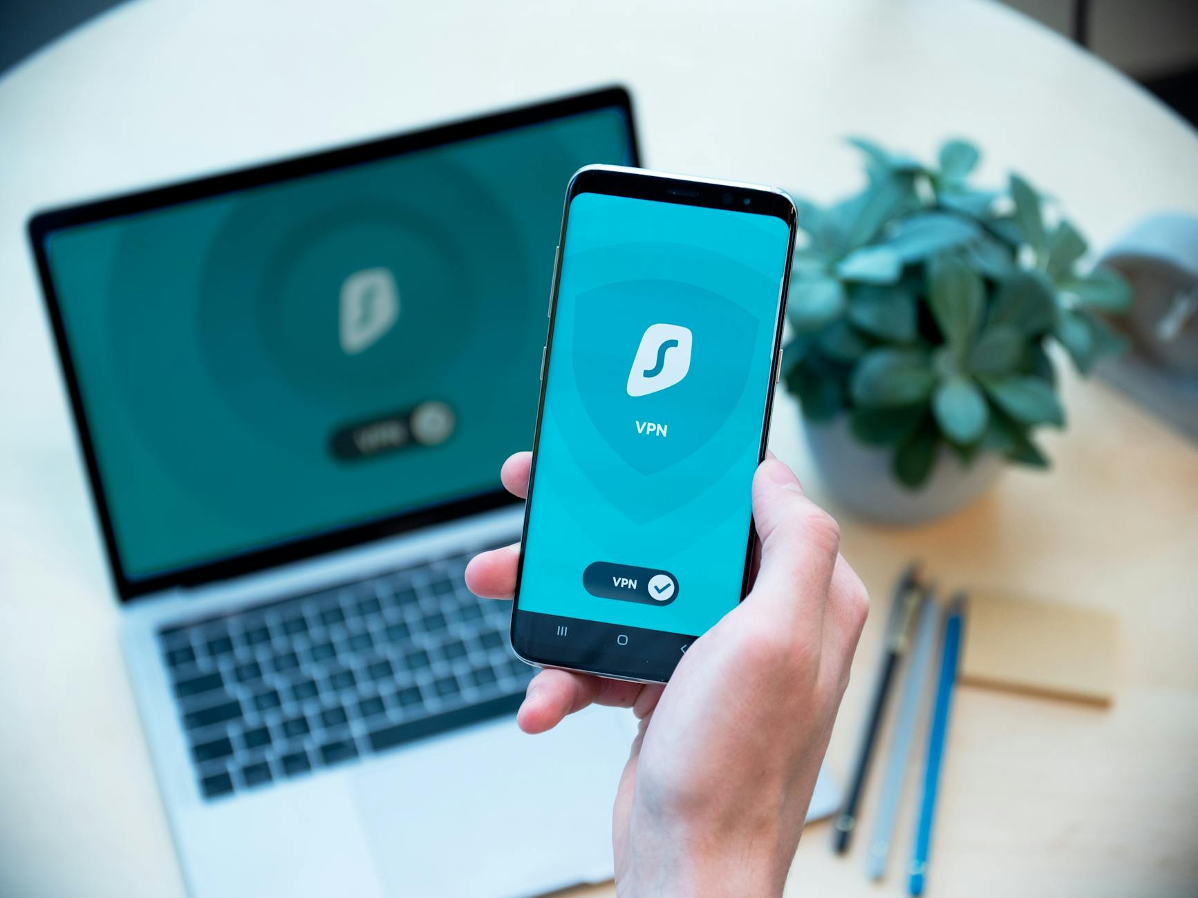 VPN 點樣用？2026 香港新手完全安裝教學（iPhone/Android/Mac/Windows）